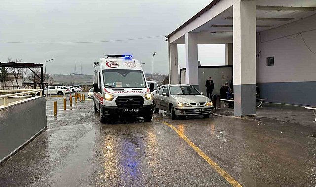 Siverek'te Otomobil ile Traktör Çarpıştı: 5 Yaralı