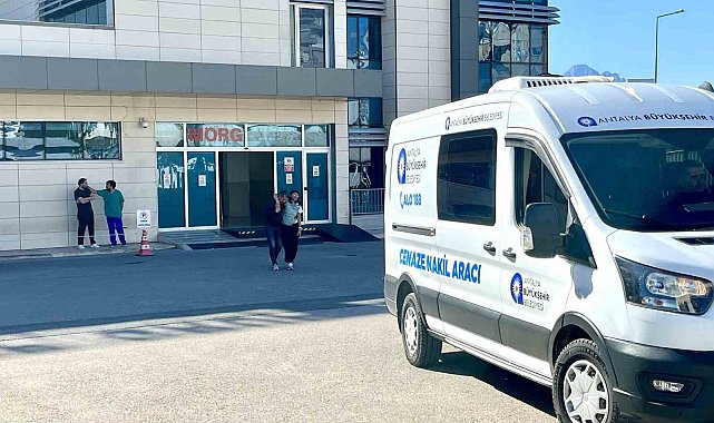 Sokak ortasında defalarca bıçaklanarak öldürülen yaşlı adamın cenazesi alındı