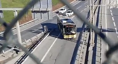 Sultangazi'de yanlış yola giren İETT otobüsü trafiği tehlikeye attı, o anlar kamerada