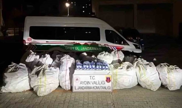 Şüphe üzerinde durdurulan iki araçta 1,9 milyon liralık sahte ayakkabı ele geçirildi