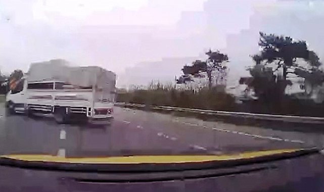 Taksi şoförü, 6 kişinin canını ustaca manevrayla kurtardı: O anlar kamerada