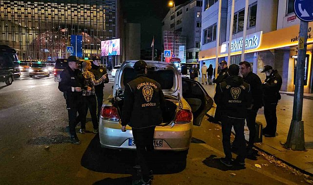 Taksim'deki huzur uygulamasında alkollü sürücünün ehliyetine el konuldu