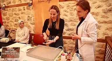 Tarihi mekanda "ebru" etkinliği