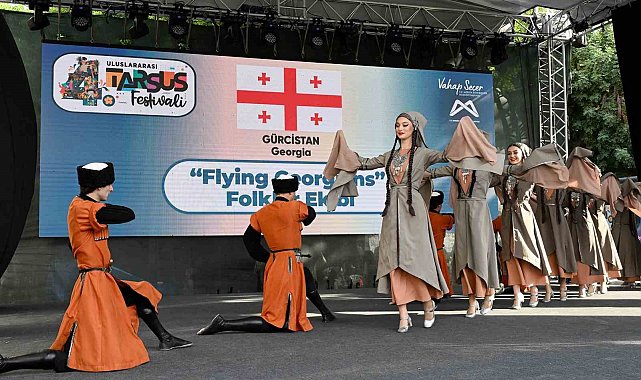 Tarsus'u karnaval kentine dönüştüren '4. Uluslararası Tarsus Festivali' başladı