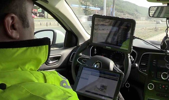 Tatil dönüşü D-100'de hareketlilik arttı: Radar ve teknolojik sistemlerle sürücülere sıkı denetim uygulandı