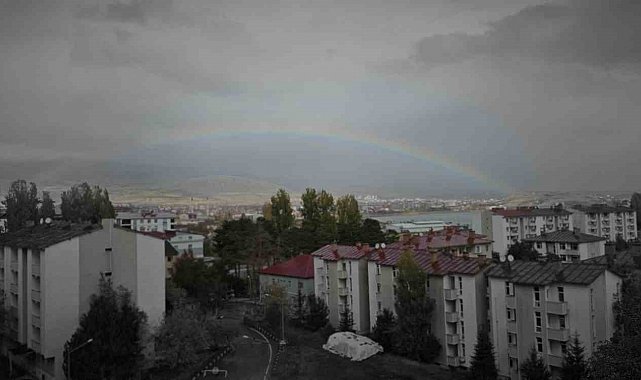 Tatvan'da yağmur sonrası gökkuşağı
