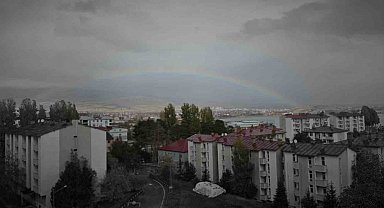Tatvan'da yağmur sonrası gökkuşağı