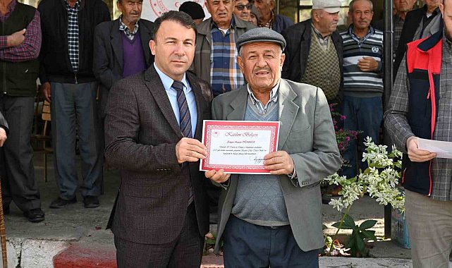Tavas'ta zeytin seferberliği kapsamında açılan Tarla Okulu ilk mezunlarını verdi