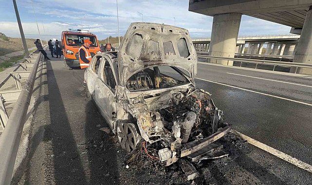 Tayakadın'da otomobil alev alev yandı