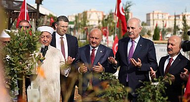 TBMM Başkanı Kurtulmuş, Adıyaman'da Deprem Şehitleri Mezarlığı'nı ziyaret etti
