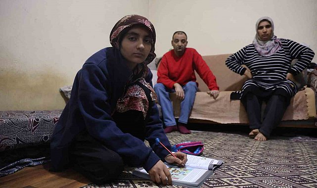 Tek odalı evde hayat mücadelesi veren Meryem'in tek hayali mavi boyalı bir oda