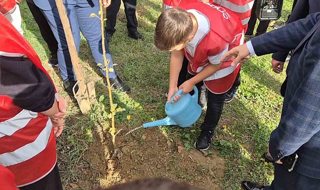 Tekirdağ'da öğrenciler fidan dikerek Türkiye ve Gazze şehitlerinin adını yaşattı