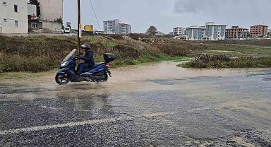 Tekirdağ'da şiddetli sağanak yolları dereye çevirdi