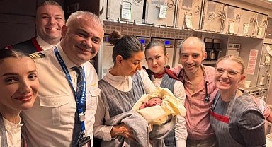THY uçağında bebek sürprizi