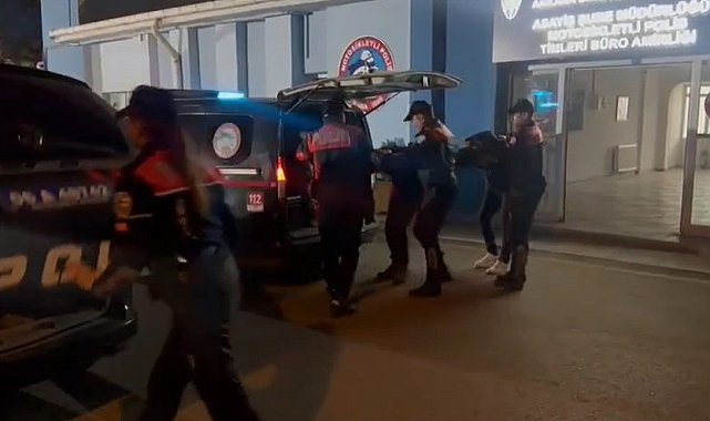 Ticari araçtan bin 567 adet uyuşturucu çıktı: 2 kişi tutuklandı