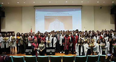 Tıp fakültesi öğrencileri beyaz önlüklerini giydi