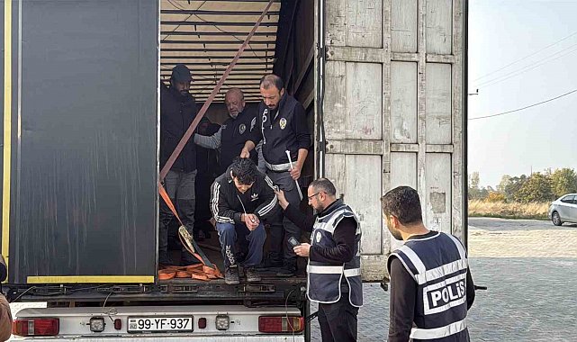 Tır dorsesine gizlenen 11 kaçak göçmen yakalandı