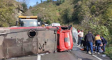 Trabzon'da yangına giden itfaiye aracı kaza yaptı: 2 yaralı