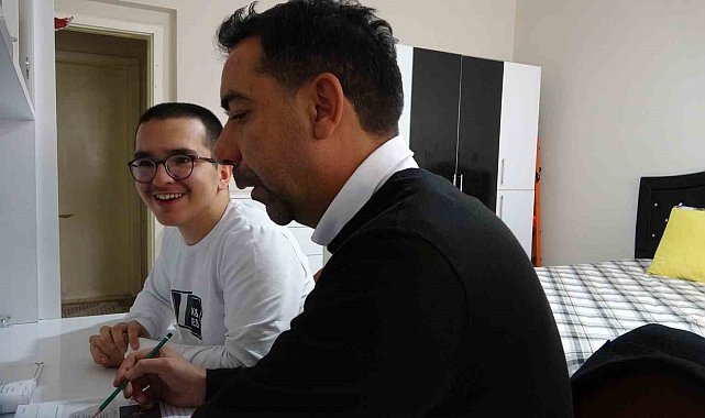 Tunceli'de 10 yıldır evde eğitimle hayata bağlanan Beran'ın azmi ilham veriyor