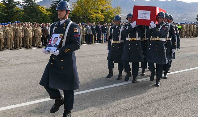 Tunceli'de trafik kazasında hayatını kaybeden Uzman Çavuş Yılmaz memleketine uğurlandı