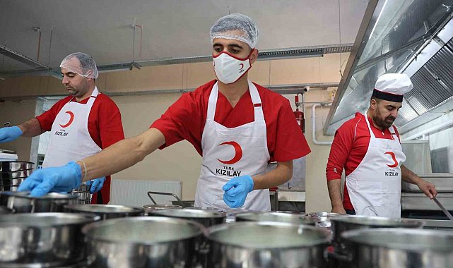 Türk Kızılay Elazığ Şubesi'nden 200 ihtiyaç sahibine sıcak yemek