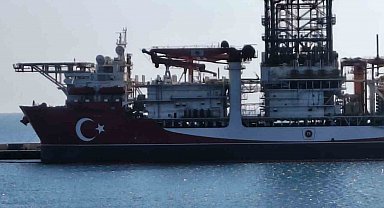 Türkiye'nin 228 metrelik denizdeki yeni gücü: Türkiye'nin rengine boyandı