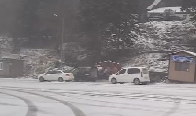 Uludağ'da kar yağışı etkisini gösterdi