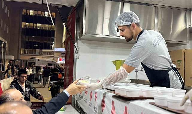 Ümraniye'de her gün binlerce kişiye sıcak çorba ikramı