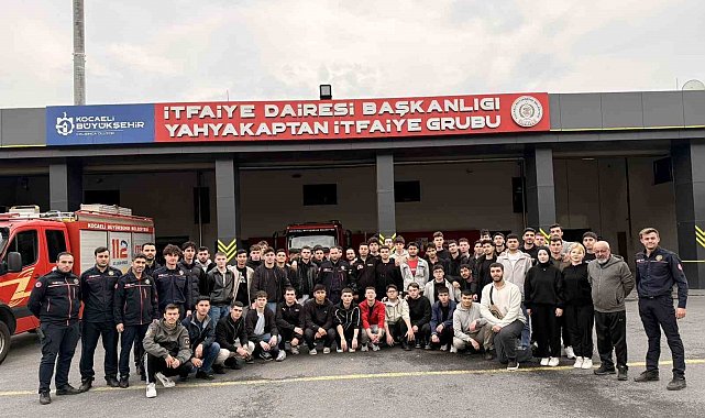 Üniversite öğrencileri itfaiye teşkilatını yerinde tanıdı