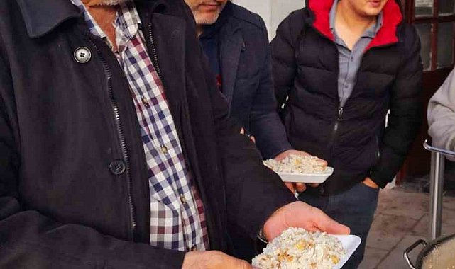 Unutulmaya yüz tutmuş 'Tarihi Odunpazarı Pilavı' vatandaşlara ikram edildi