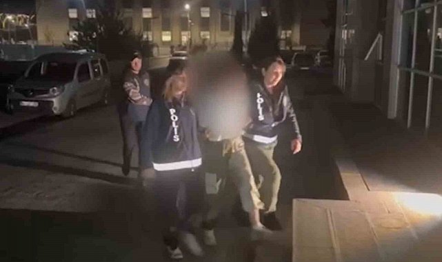 Uşak'ta otomobili çalan şüpheliler yakalandı