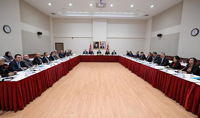 Vali Aktaş açıkladı: "Enkazdan kurtarılan Dilara yoğun bakımdan çıktı"