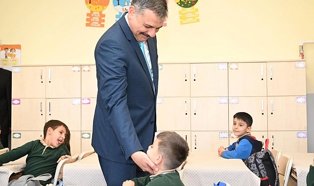 Vali Çiftçi öğrenci ve öğretmenlerle buluştu