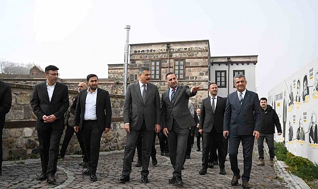 Vali Çiftçi, "Dil ve Edebiyat Konağı"nı inceledi, "Edebiyat Sokağı"nda gezdi