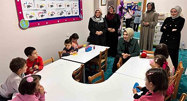 Vali eşi Berna Çiçek Kur'an Kursu'nu ziyaret etti