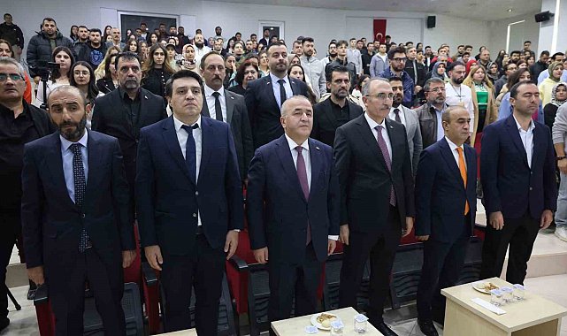 Vali Hatipoğlu: "Türkiye özellikle teknolojik alanda savunma sanayi başta olmak üzere yaptığı çalışmalarla çok farklı noktalara doğru evrildi"