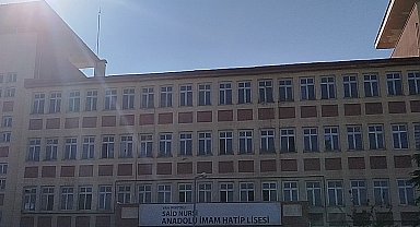 Van'da 5 öğrenci zehirlenme şüphesiyle hastaneye kaldırıldı