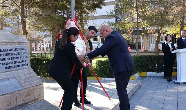 Van'da "24 Kasım Öğretmenler Günü" kutlandı