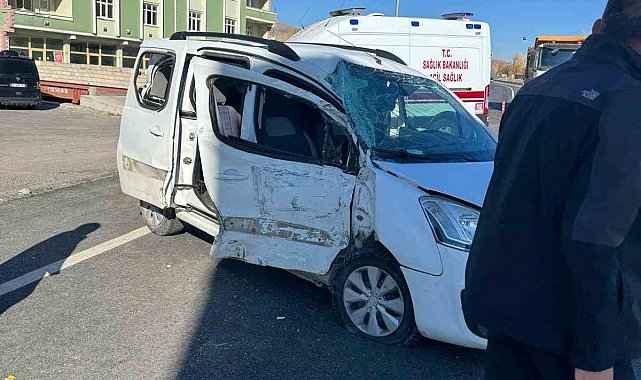 Van'da trafik kazası: 3 yaralı