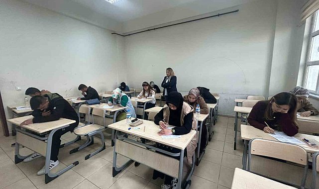 Vanlı öğrenciler ve yetişkinler kitap okuma yarışmasında buluştu