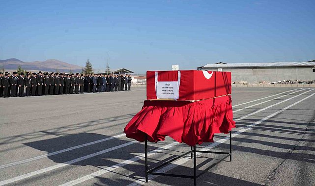 Vefat eden komutan için askeri tören düzenlendi