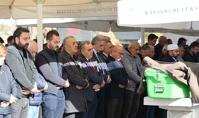 Vefat eden Öğretim Üyesi Prof. Dr. Uzmay için ERÜ'de tören düzenlendi