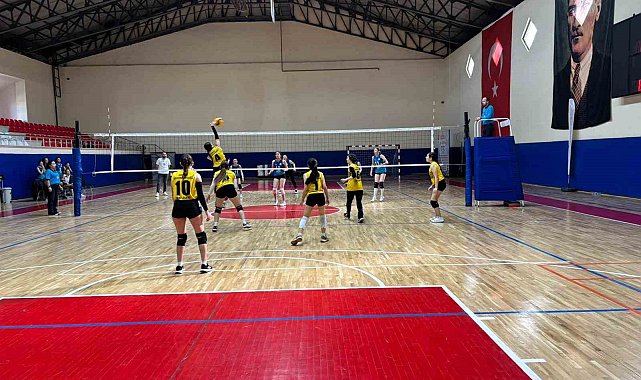 Vezirköprü'de voleybol turnuvası tamamlandı