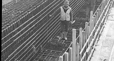 Viyadük inşaatının çökmesi sonucu hayatını kaybedenler olayın hemen öncesinde birlikte poz vermiş