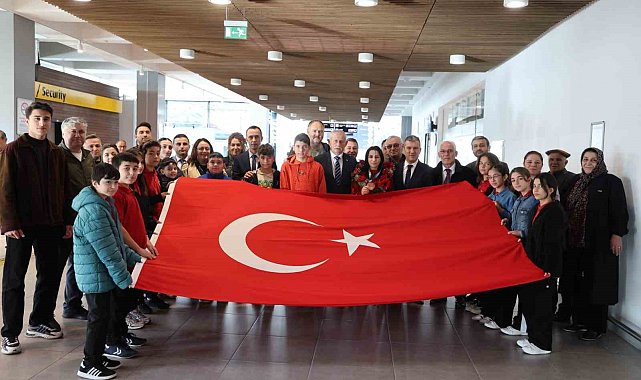 Wushu'da dünya 3'ncüsü olan Ordulu sporcu törenle karşılandı