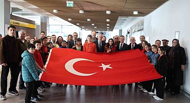 Wushu'da dünya 3'ncüsü olan Ordulu sporcu törenle karşılandı