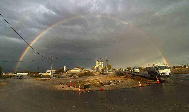 Yağmur sonrası beliren gökkuşağı görsel şölen oluşturdu
