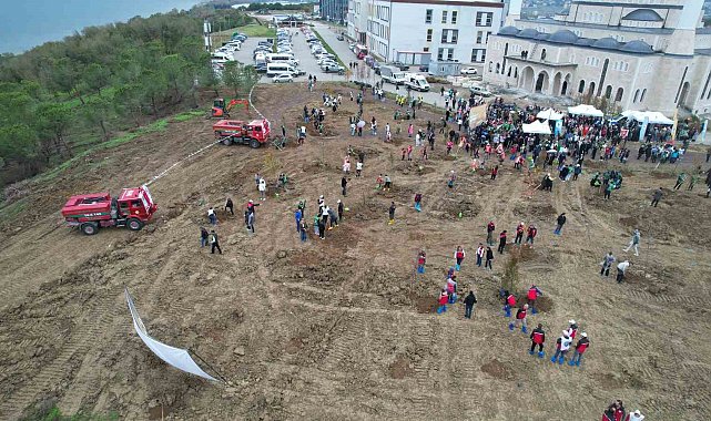 Yalova'da fidanlar toprakla buluşturuldu