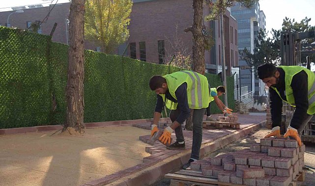 Yeni cadde ve sokaklar ulaşıma açılıyor, kaldırımlar yenileniyor