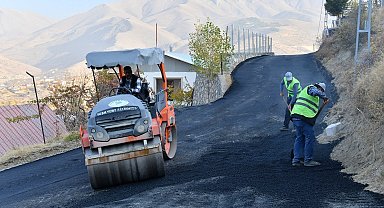 Yeşilyurt Belediyesi, Banazı'nın yollarını yeniliyor